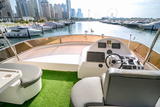 Big daddy yacht | AED1400/hour
